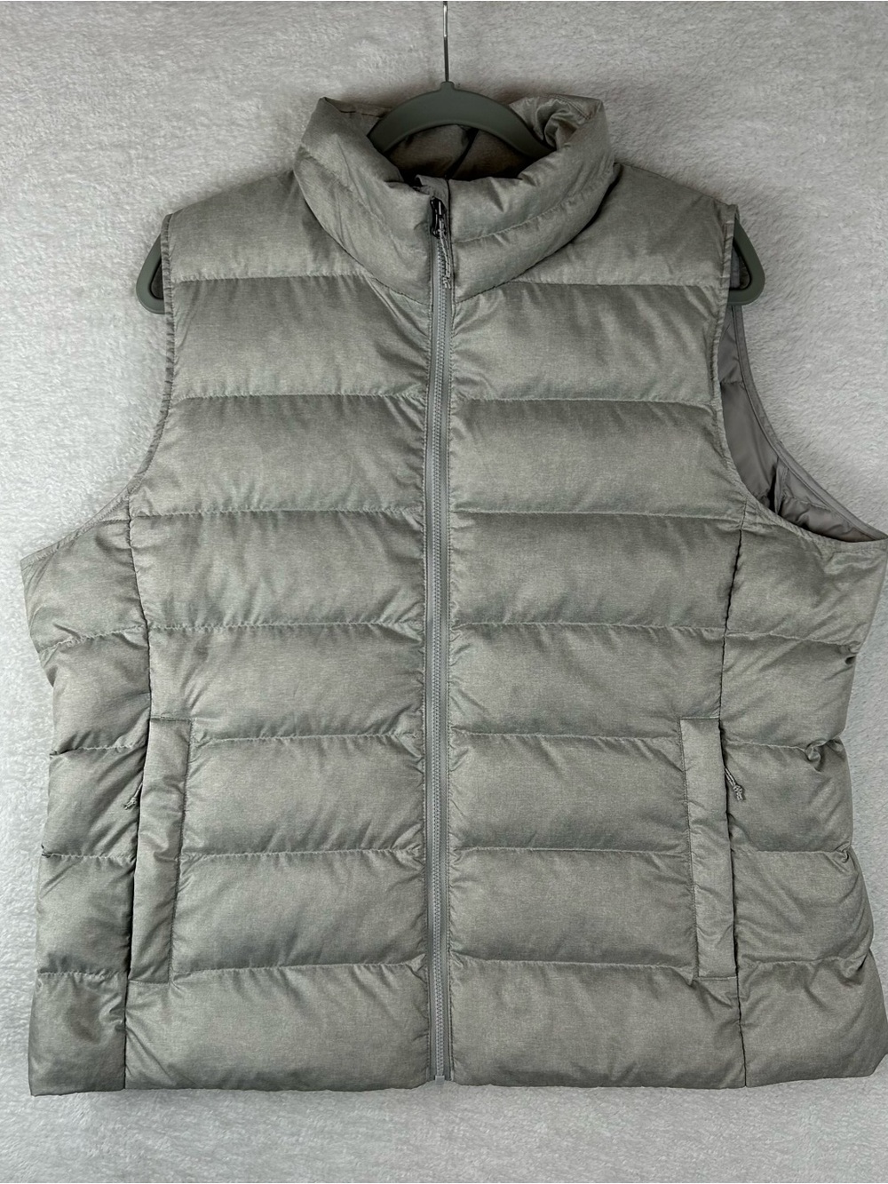 Eddie Bauer Women's XL Gray 650 Down Minimalist Outerwear Full Zip Puffer Vest
